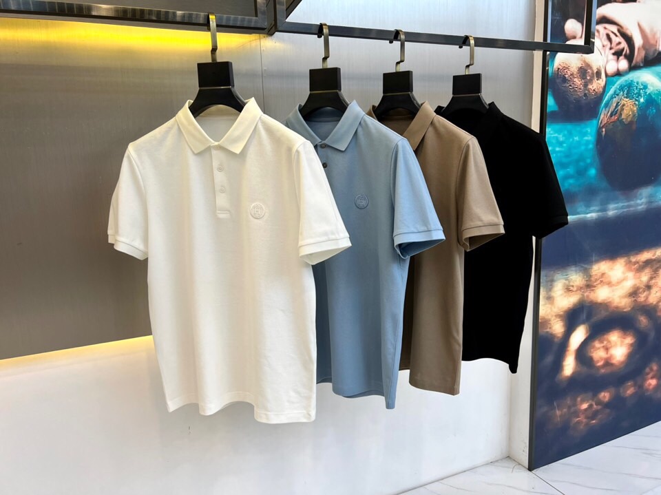 爱马仕、2025夏季新款男士翻领短袖Polo衫。选用100%海岛长绒棉因产量稀少而格外珍贵的Pima棉(
