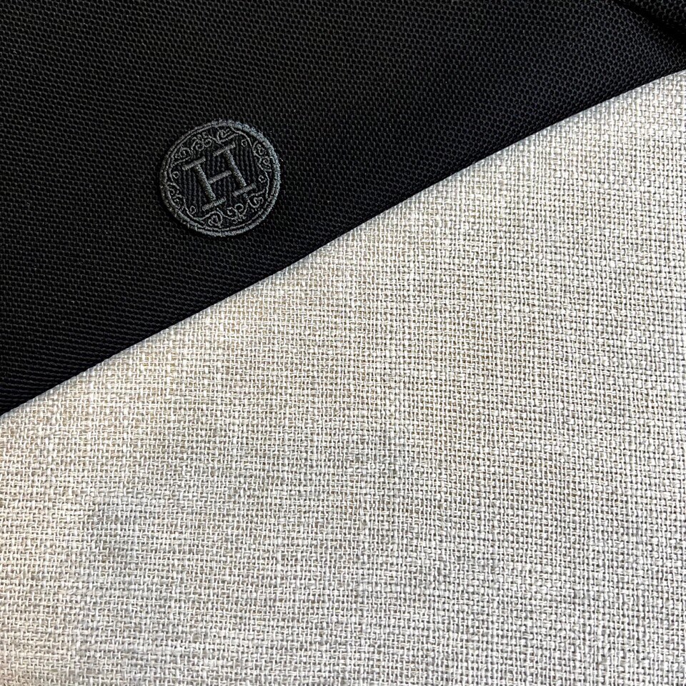 爱马仕、2025夏季新款男士翻领短袖Polo衫。选用100%海岛长绒棉因产量稀少而格外珍贵的Pima棉(