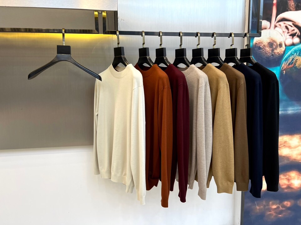 lP🆕、25FW/新品圆领套头羊毛衫，定制抗起球精细绵羊毛，腈纶29.3%聚酯纤维27.1%莱赛尔纤维2