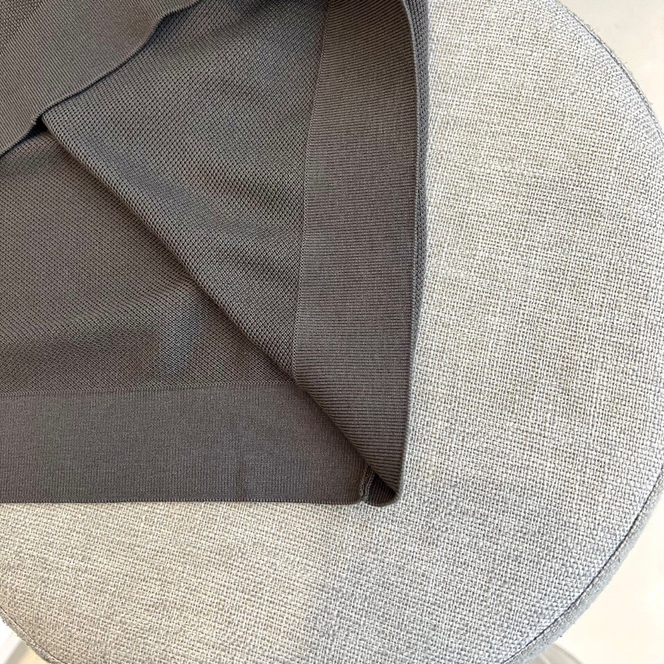 Zegna杰尼亚、2025秋冬新款简约商务休闲无扣翻领长袖男士针织POLO衫。海鸥领的设计理念打破传统固