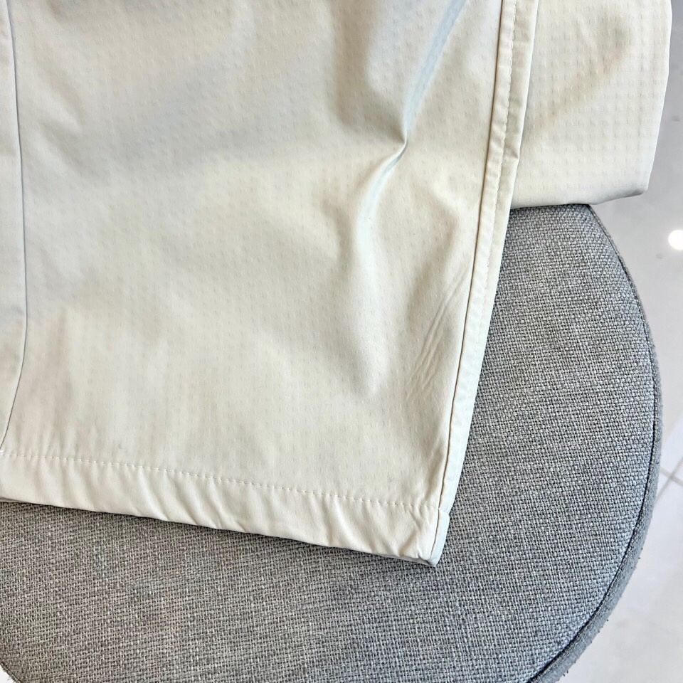 \nTB、2025春夏新款运动口袋设计工装裤。面料给满分！高密度面料手感无敌顺滑，一条有逼格的裤子 可遇