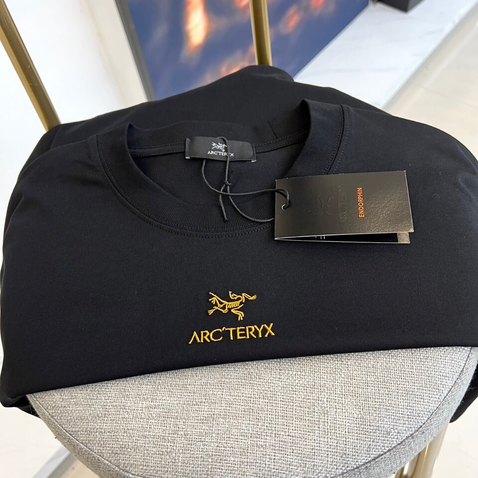 Arcteryx 始祖鸟、2025夏季男士圆领时尚立体字母休闲欧棉短袖T恤，甄选客供进口95%纯棉材质添