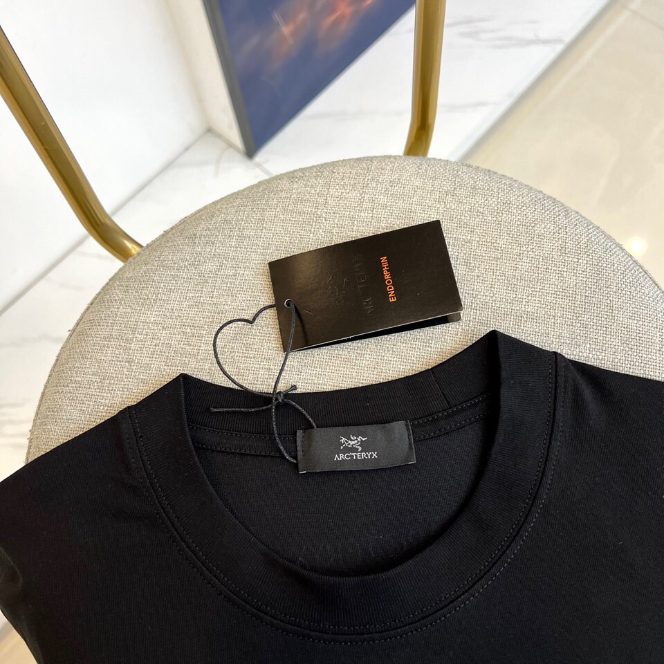 Arcteryx 始祖鸟、2025夏季男士圆领时尚立体字母休闲欧棉短袖T恤，甄选客供进口95%纯棉材质添