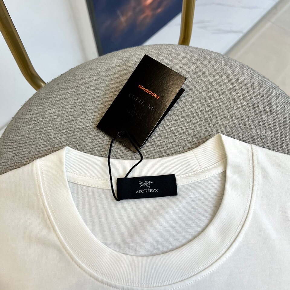 Arcteryx 始祖鸟、2025夏季男士圆领时尚立体字母休闲欧棉短袖T恤，甄选客供进口95%纯棉材质添