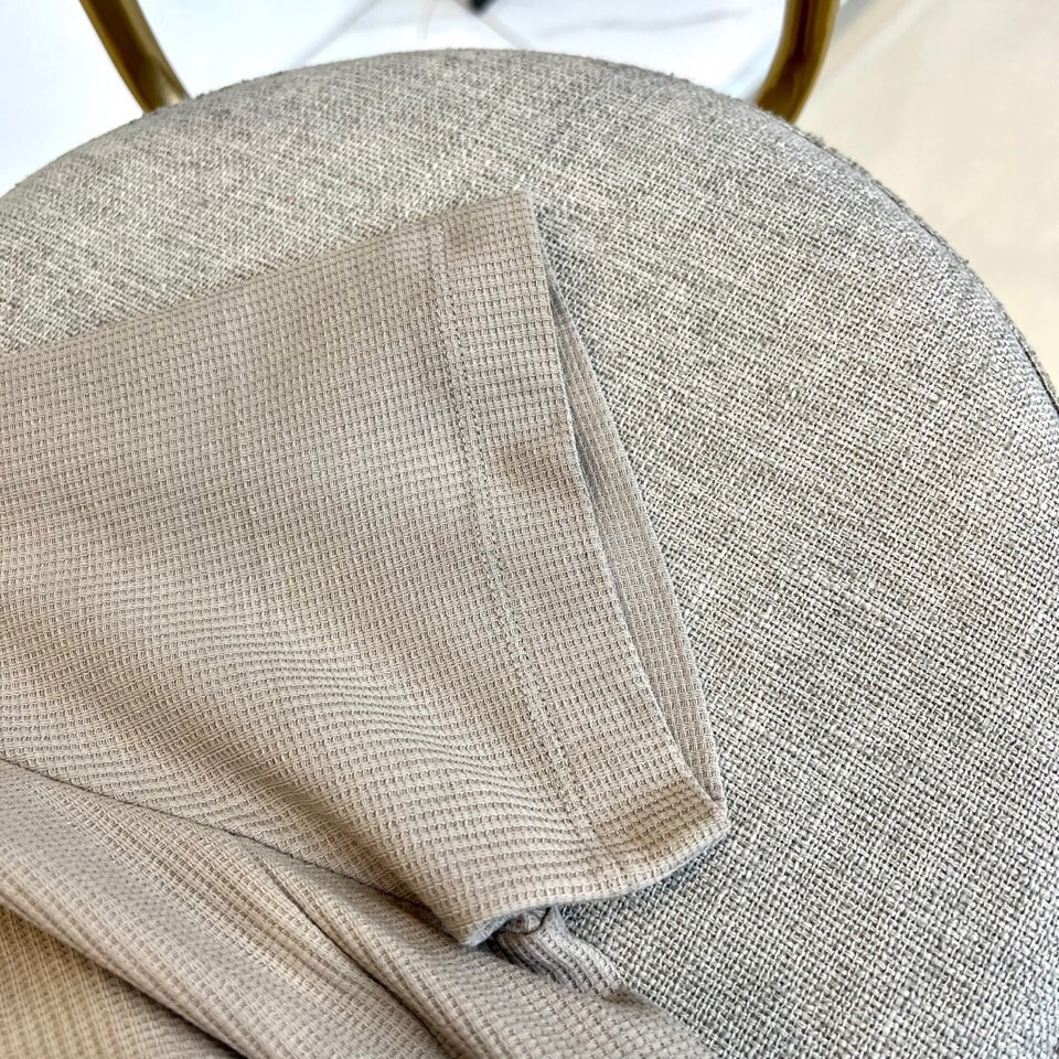 
THOM BROWNE 汤姆布朗、25春夏针织进口匹马棉男士圆领短袖t恤，华夫格纹定织。这款t恤甄选客