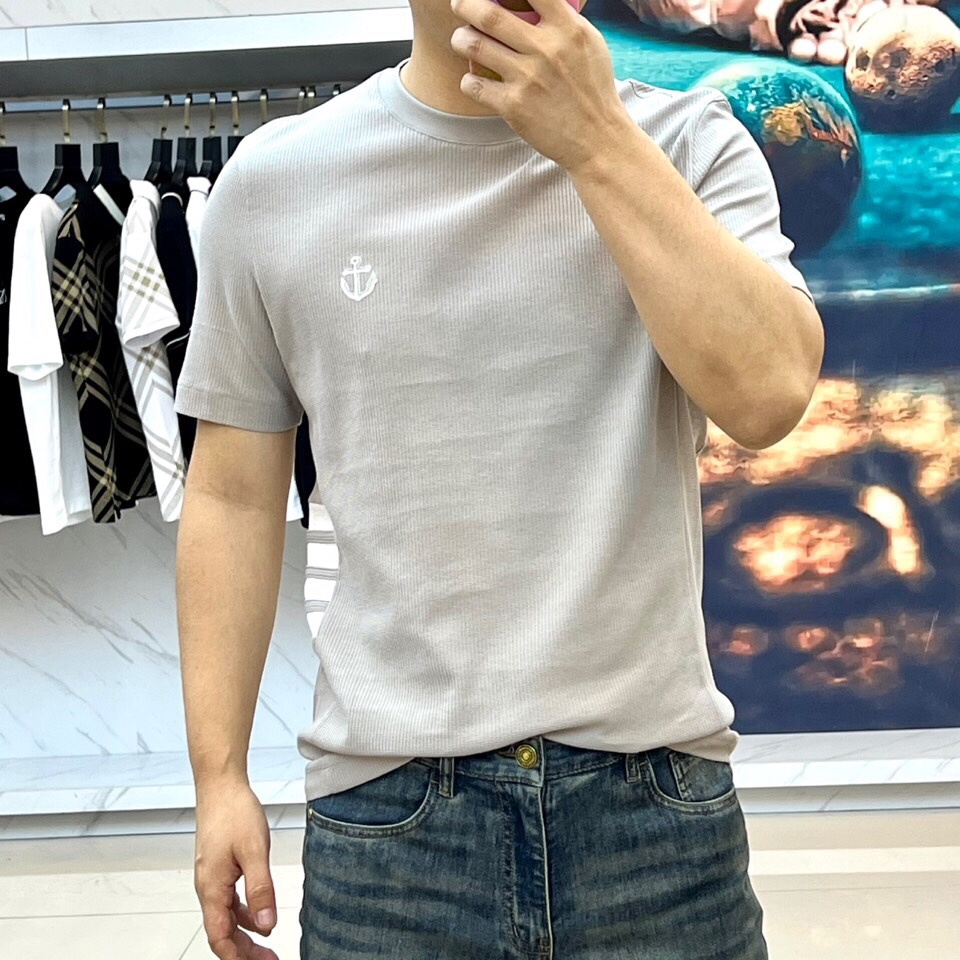 
THOM BROWNE 汤姆布朗、25春夏针织进口匹马棉男士圆领短袖t恤，华夫格纹定织。这款t恤甄选客