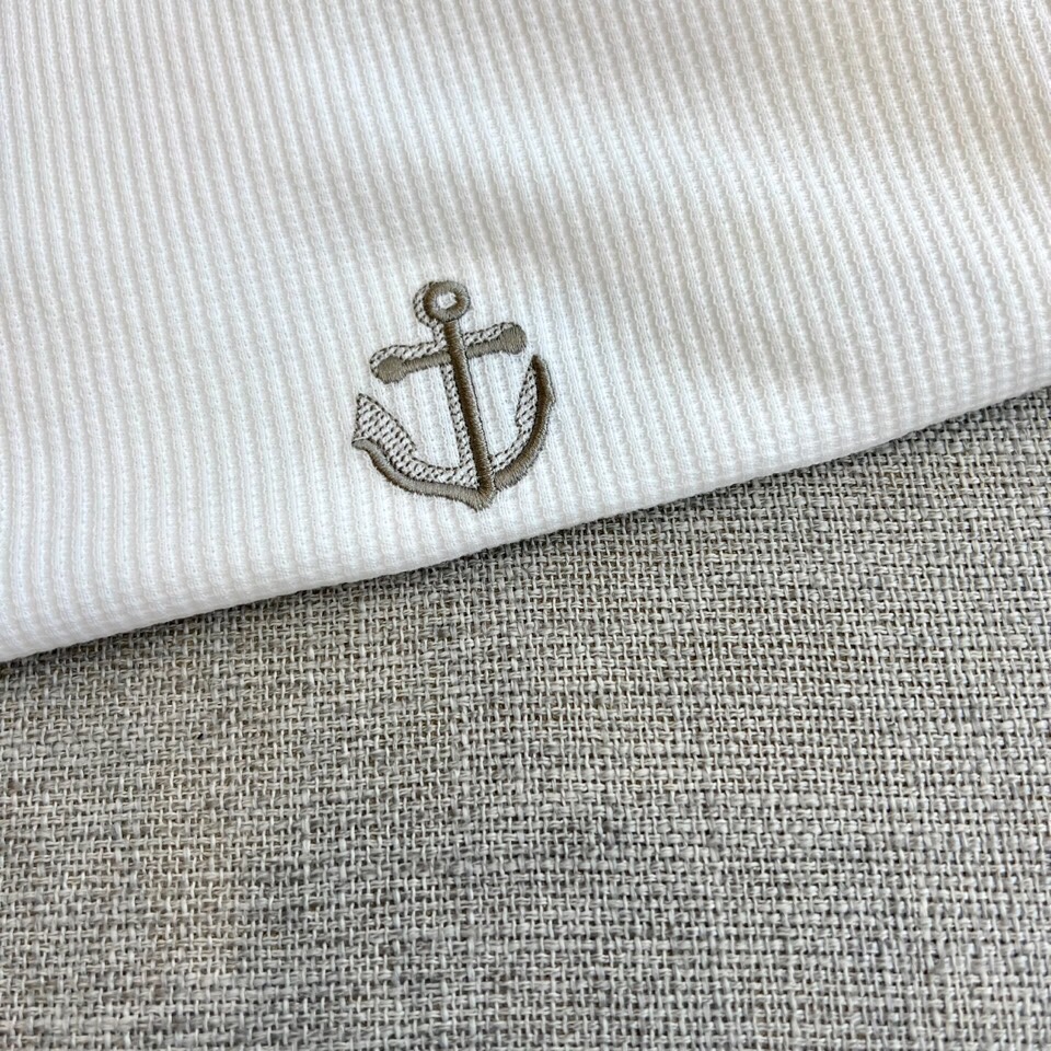 
THOM BROWNE 汤姆布朗、25春夏针织进口匹马棉男士圆领短袖t恤，华夫格纹定织。这款t恤甄选客