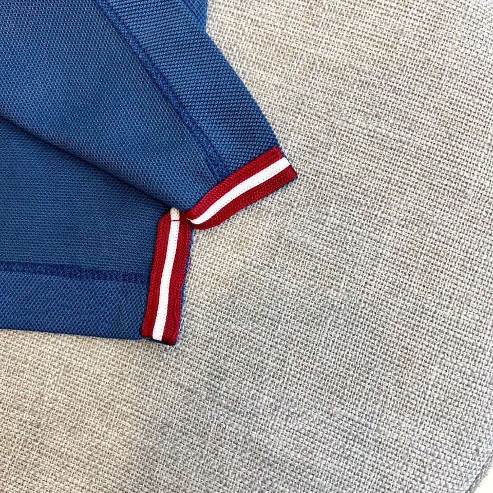 
巴莉、2025s经典时尚翻领 Polo衫短袖 ，贸易公司渠道订单，简约大气，时尚百搭，品相更是无法挑剔