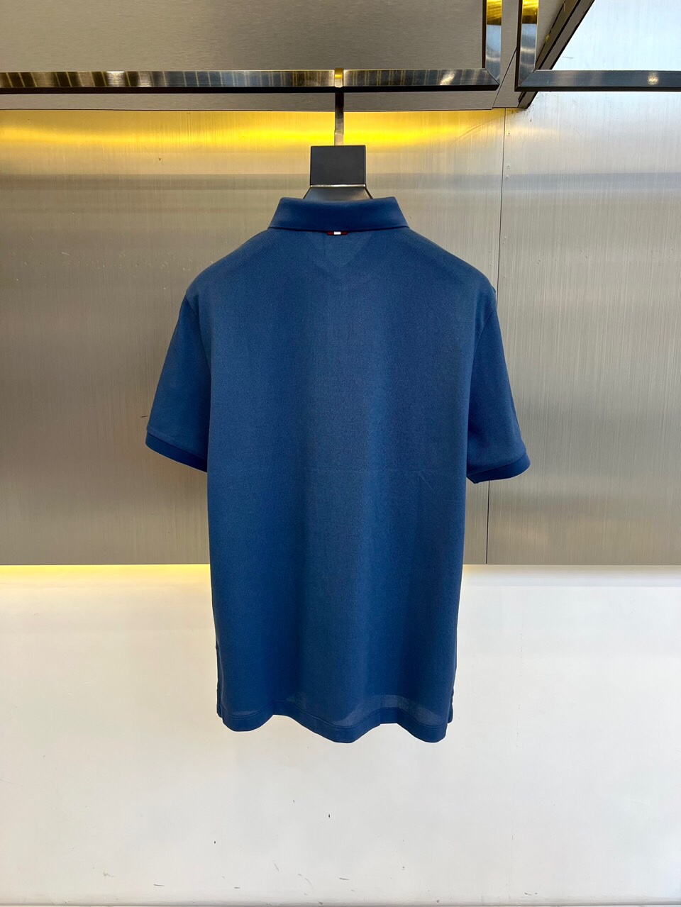 
巴莉、2025s经典时尚翻领 Polo衫短袖 ，贸易公司渠道订单，简约大气，时尚百搭，品相更是无法挑剔