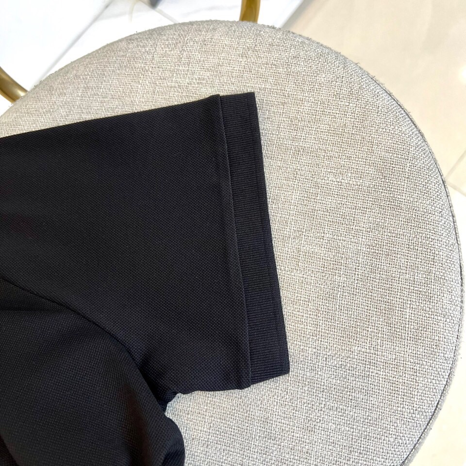 
BC、2025s经典标志性Logo点缀元素 经典时尚翻领 Polo衫短袖 ，贸易公司渠道订单，简约大气