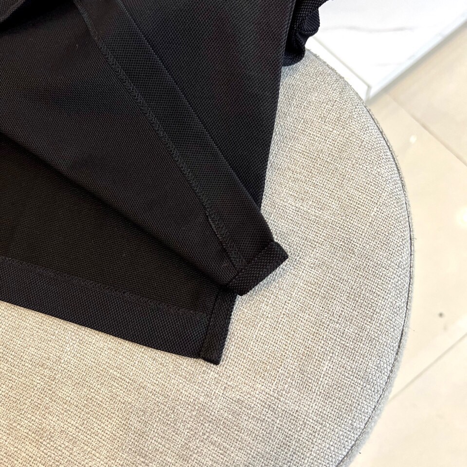 
塞琳、2025s经典标志性Logo点缀元素 经典时尚翻领 Polo衫短袖 ，贸易公司渠道订单，简约大气