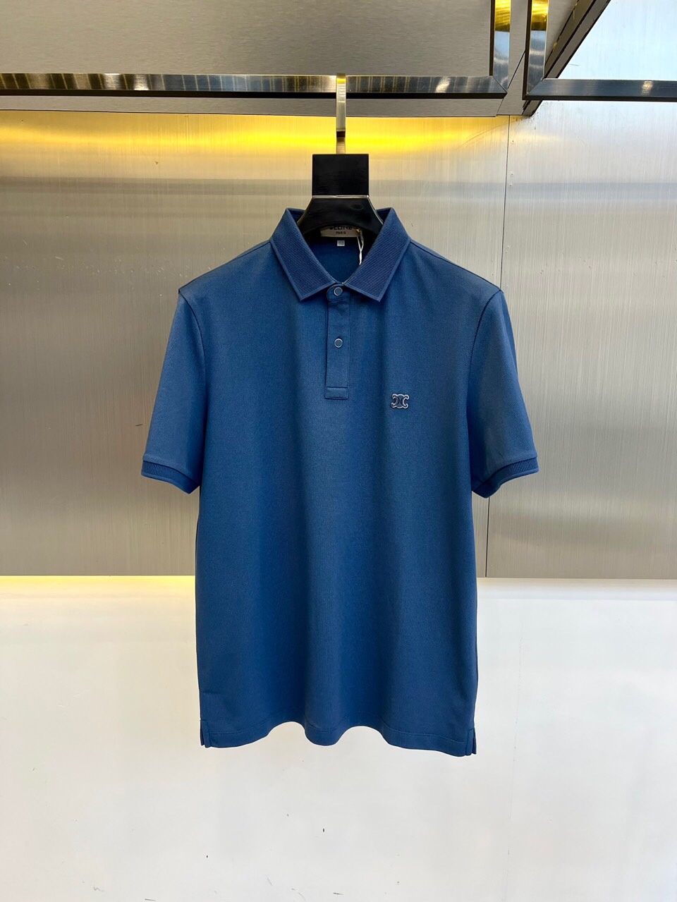 
塞琳、2025s经典标志性Logo点缀元素 经典时尚翻领 Polo衫短袖 ，贸易公司渠道订单，简约大气