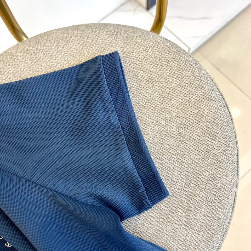 
塞琳、2025s经典标志性Logo点缀元素 经典时尚翻领 Polo衫短袖 ，贸易公司渠道订单，简约大气