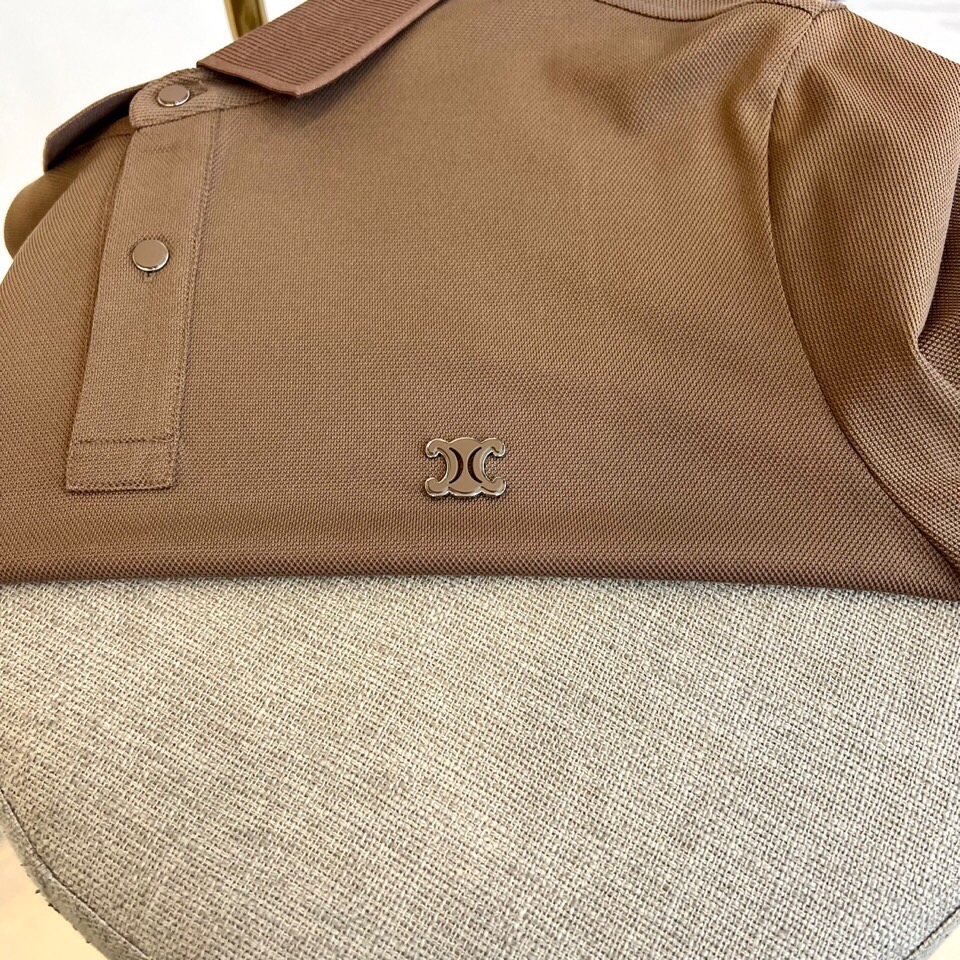 
塞琳、2025s经典标志性Logo点缀元素 经典时尚翻领 Polo衫短袖 ，贸易公司渠道订单，简约大气