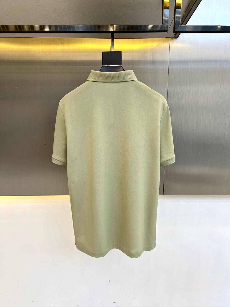 
塞琳、2025s经典标志性Logo点缀元素 经典时尚翻领 Polo衫短袖 ，贸易公司渠道订单，简约大气