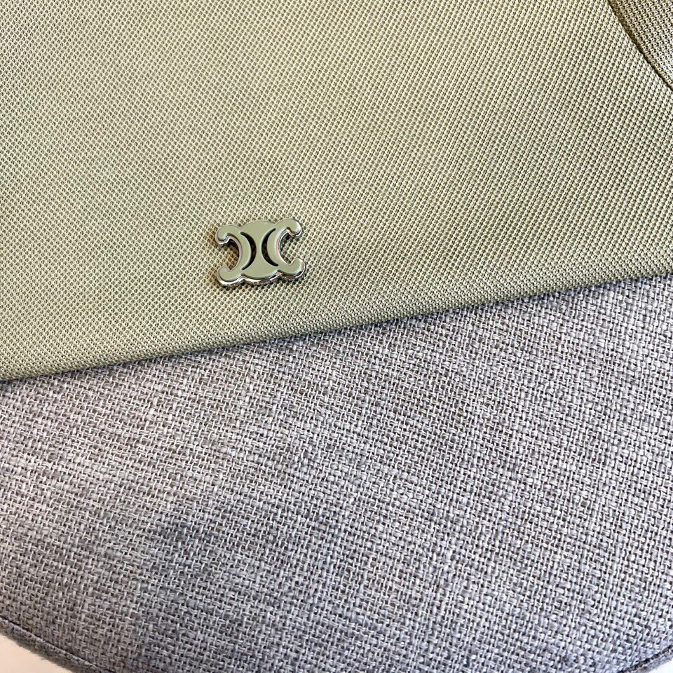 
塞琳、2025s经典标志性Logo点缀元素 经典时尚翻领 Polo衫短袖 ，贸易公司渠道订单，简约大气