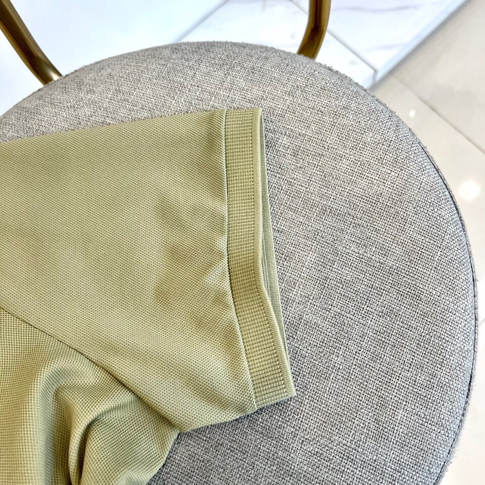 
塞琳、2025s经典标志性Logo点缀元素 经典时尚翻领 Polo衫短袖 ，贸易公司渠道订单，简约大气