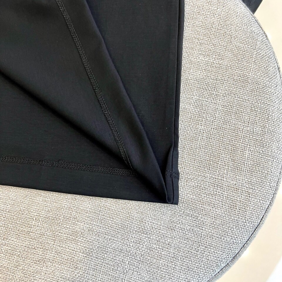 
伯尔鲁帝、2025春夏全新系列单品上线，非常时髦前卫的一款男短袖T恤，醒目的logo图案修饰！区别于以