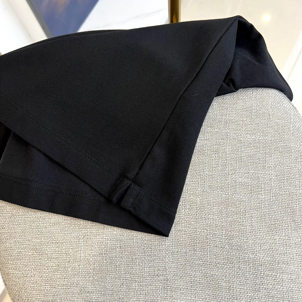 
Gucci、2025s经典标志性Logo点缀元素 经典时尚翻领 Polo衫短袖 ，贸易公司渠道订单，简