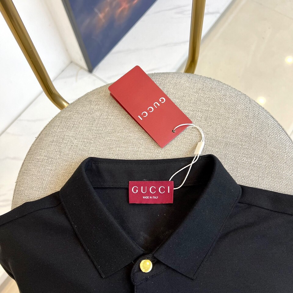 
Gucci、2025s经典标志性Logo点缀元素 经典时尚翻领 Polo衫短袖 ，贸易公司渠道订单，简