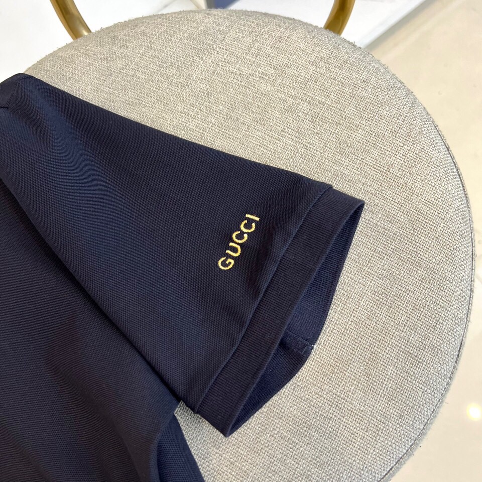 
Gucci、2025s经典标志性Logo点缀元素 经典时尚翻领 Polo衫短袖 ，贸易公司渠道订单，简