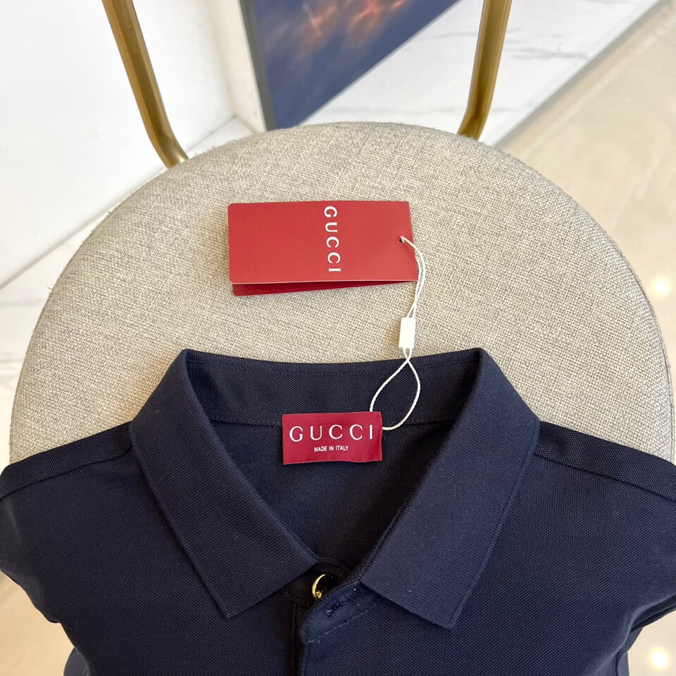 
Gucci、2025s经典标志性Logo点缀元素 经典时尚翻领 Polo衫短袖 ，贸易公司渠道订单，简
