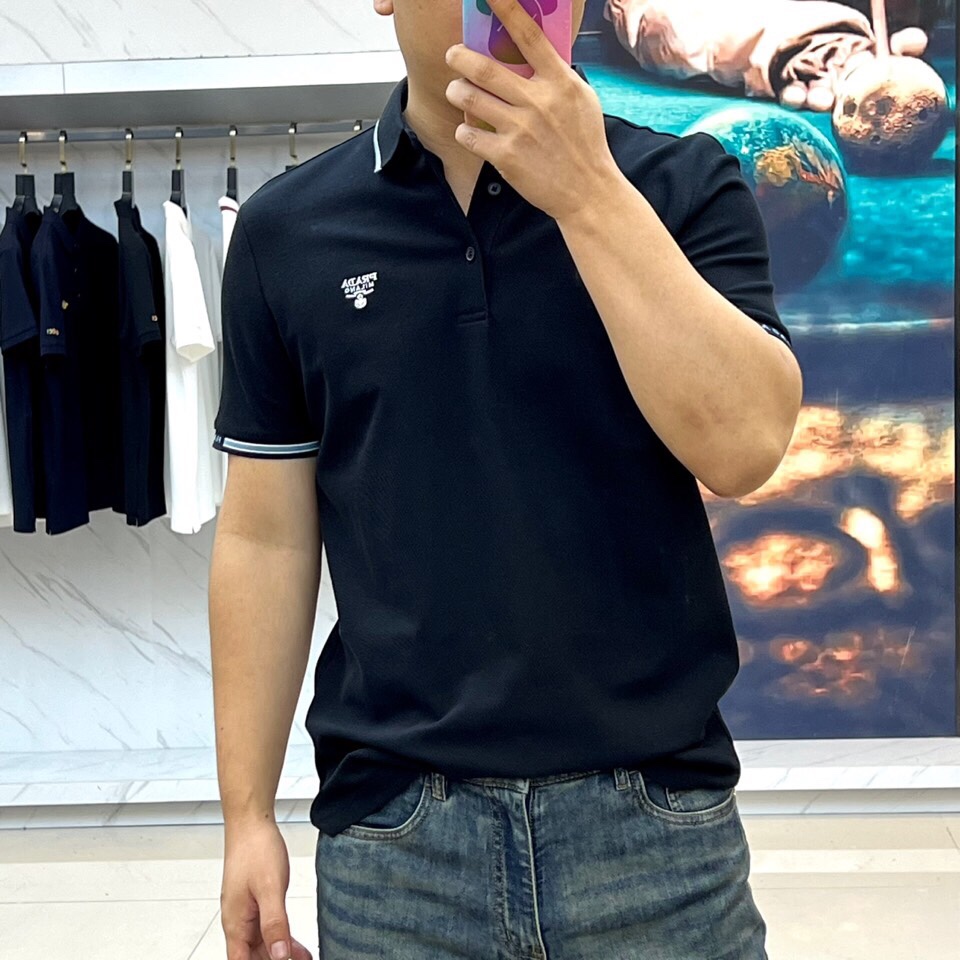 
普拉达、2025s经典标志性Logo点缀元素 经典时尚翻领 Polo衫短袖 ，贸易公司渠道订单，简约大