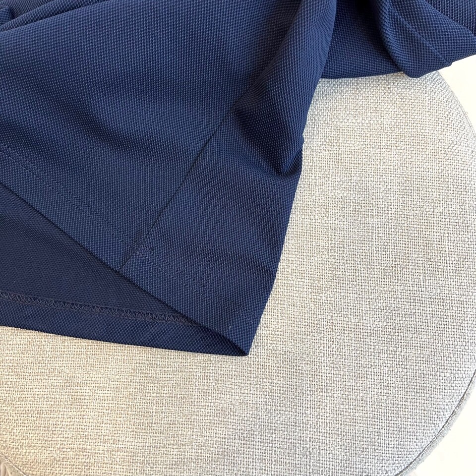 
普拉达、2025s经典标志性Logo点缀元素 经典时尚翻领 Polo衫短袖 ，贸易公司渠道订单，简约大