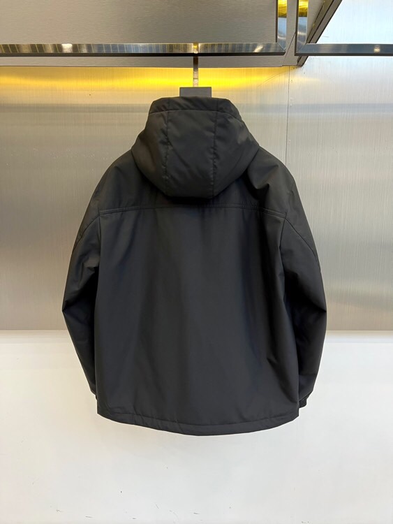 
Bur巴宝莉、25FW男士连帽棉服男装外套，可商务可休闲日常穿搭！上身修饰身形、将时装美学和新都市商务