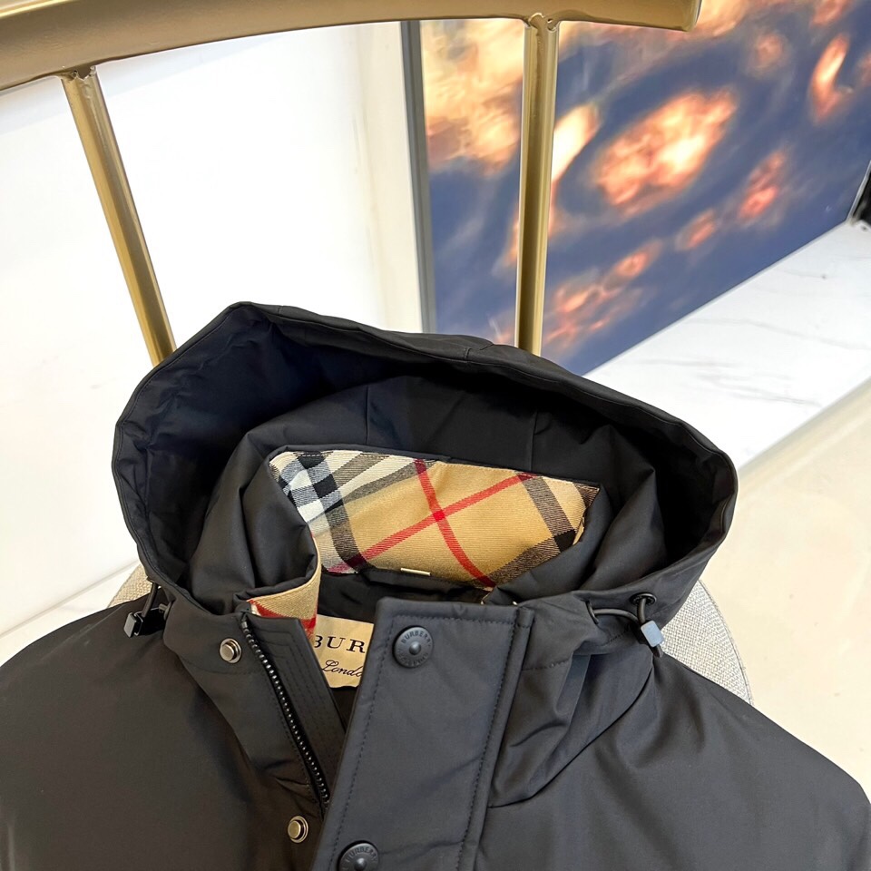 
Bur巴宝莉、25FW男士连帽棉服男装外套，可商务可休闲日常穿搭！上身修饰身形、将时装美学和新都市商务