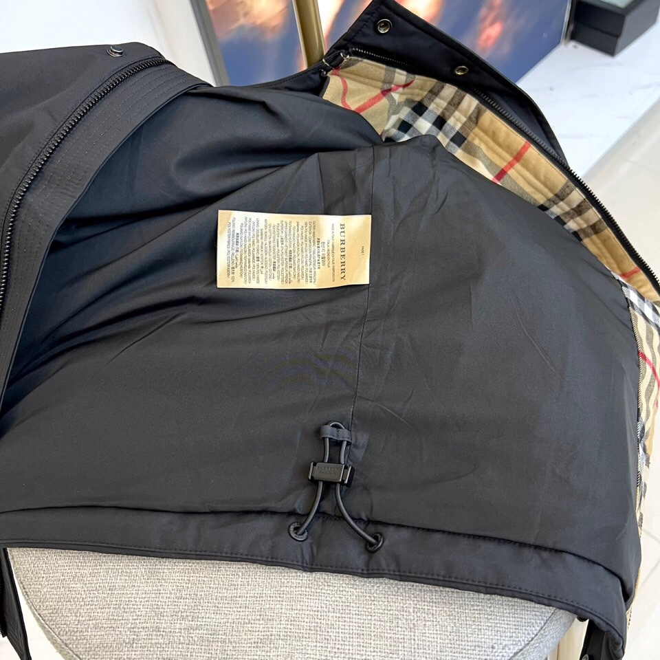 
Bur巴宝莉、25FW男士连帽棉服男装外套，可商务可休闲日常穿搭！上身修饰身形、将时装美学和新都市商务