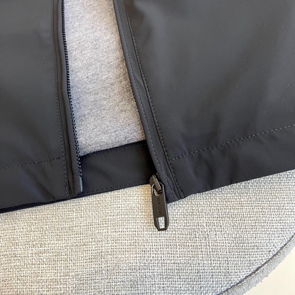 
Zngan杰尼亚 、2025新款夹克简约薄款休闲立领外套，转季必备单品-进口日本定制面料，丝滑柔软，垂