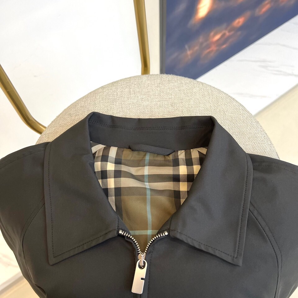 
Bur巴宝莉、25FW秋冬男装 嘎巴甸哈林顿外套，夹棉/薄棉。哈林顿外套，选用意大利精纺棉质嘎巴甸面料