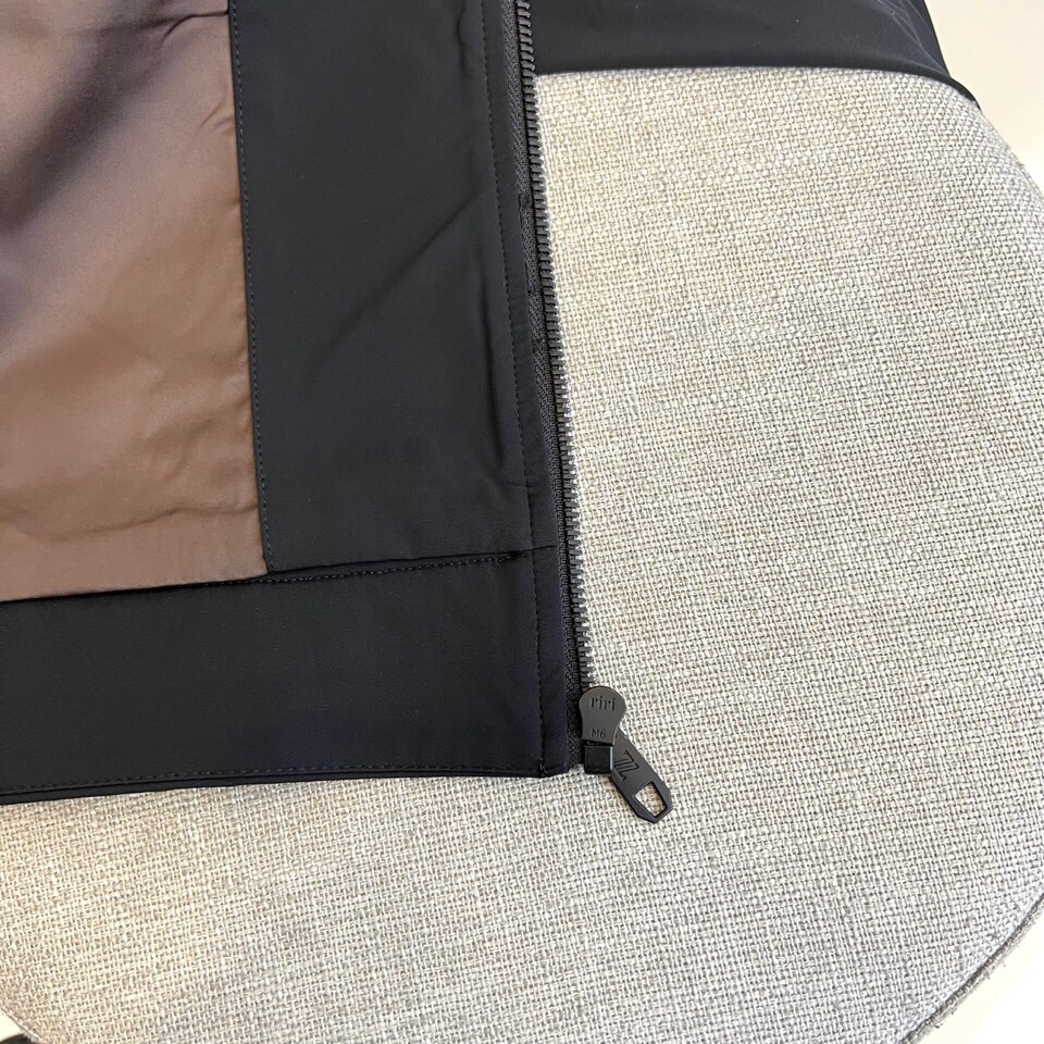 
Zenga杰尼亚、Z亚家2025新款胸前口袋防风商务休闲翻领夹克外套。时尚立领设计男士外套，时尚休闲外