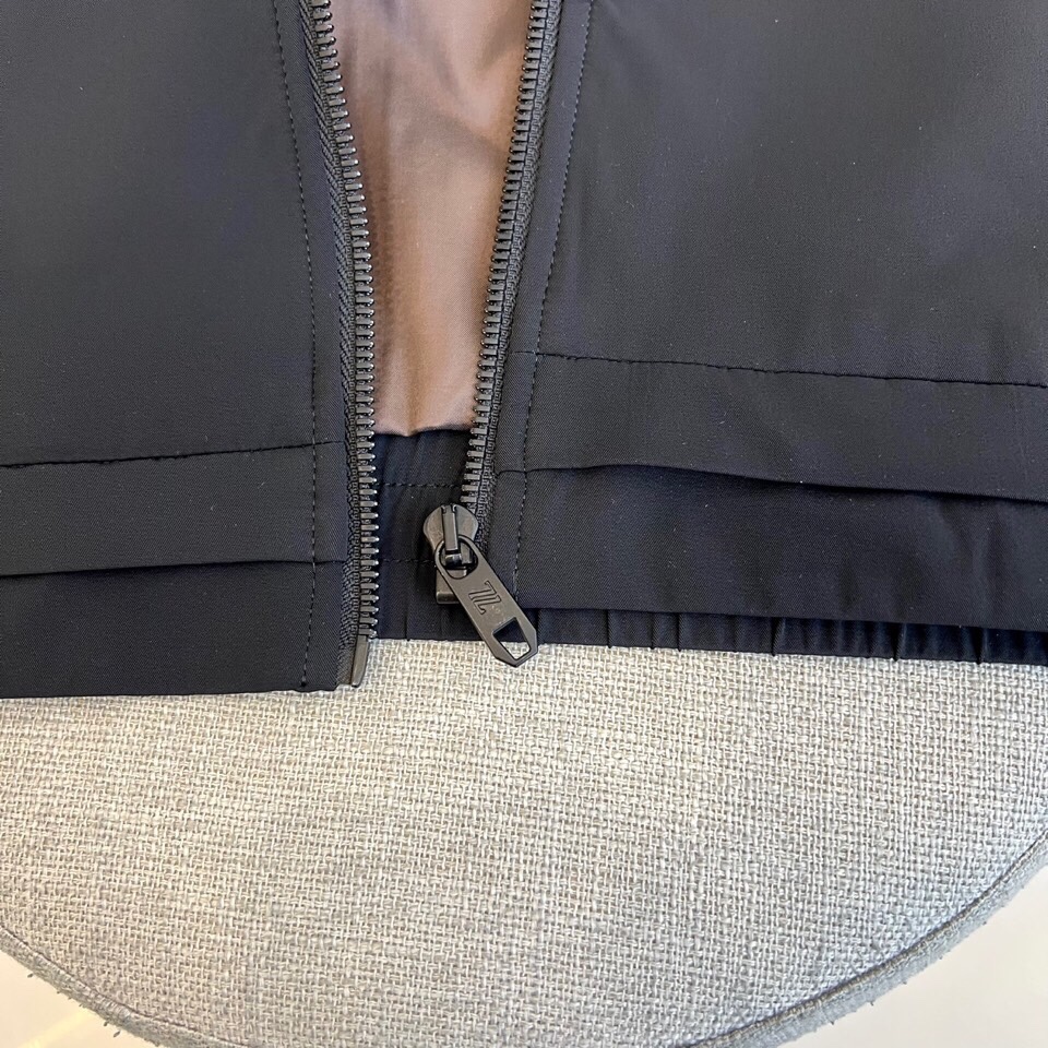 
Zenga杰尼亚、Z亚家2025新款胸前口袋防风商务休闲翻领夹克外套。时尚立领设计男士外套，时尚休闲外