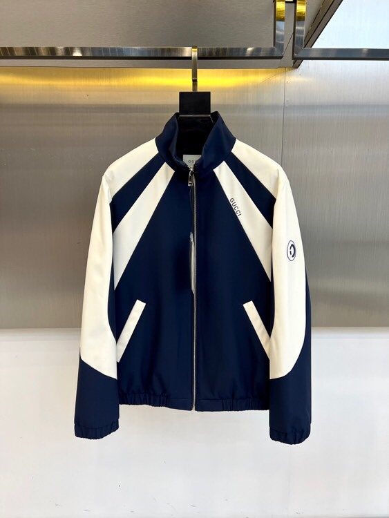 
Gucc古驰、25FW活力动感撞色跑道廓形休闲网眼内里运动拉链薄棉/夹棉外套。Gucci复古标识贴饰轻