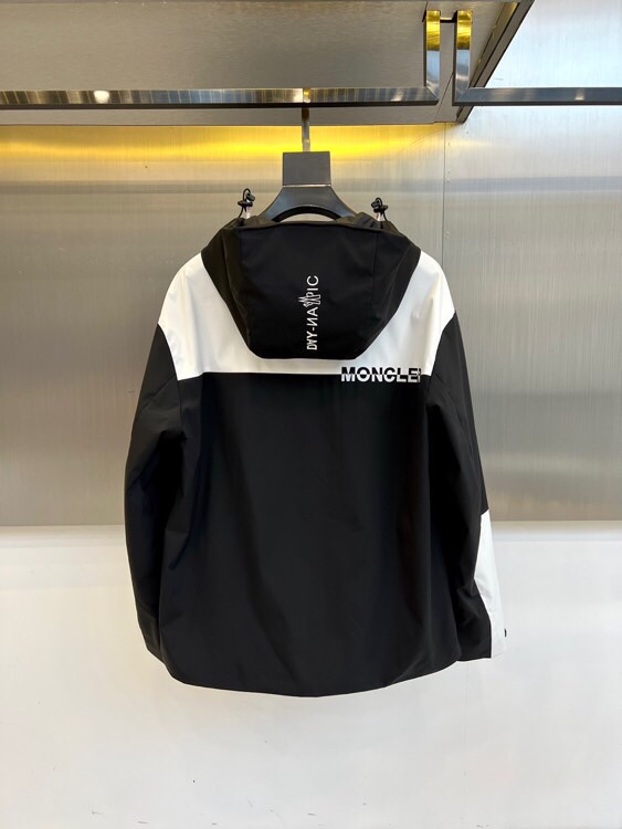 
Mon蒙口、2025秋冬新款尼龙撞色拼接户外运动夹棉/薄棉冲锋衣夹克。除了鸟家 他家在户外冲锋衣的里面