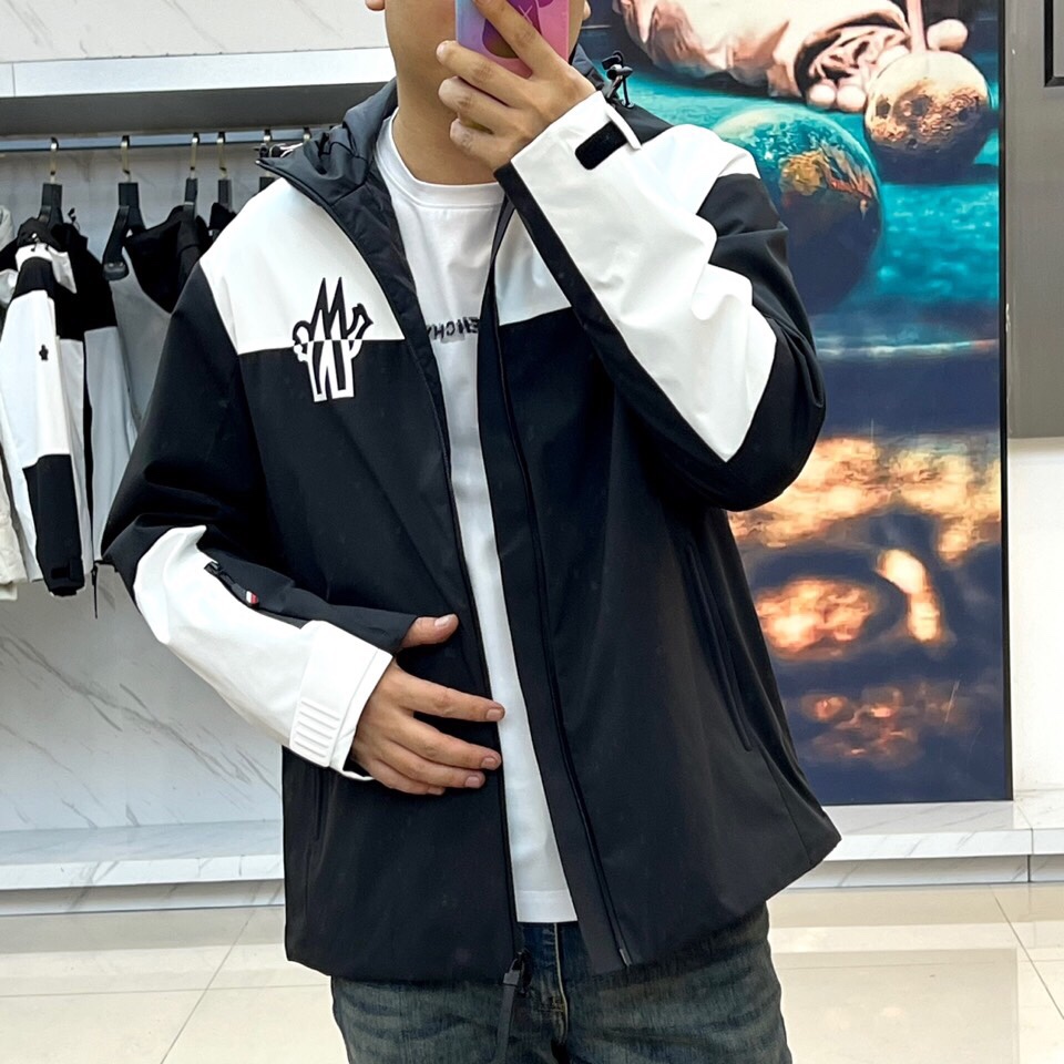 
Mon蒙口、2025秋冬新款尼龙撞色拼接户外运动夹棉/薄棉冲锋衣夹克。除了鸟家 他家在户外冲锋衣的里面