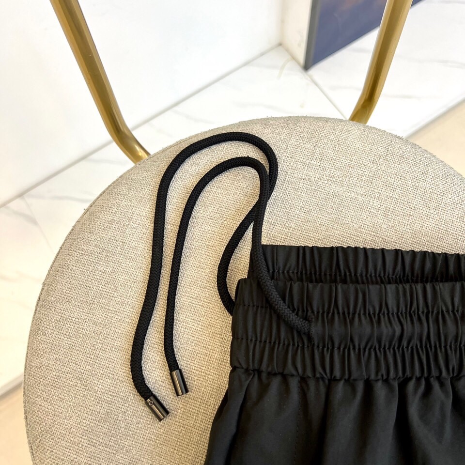  
巴黎世家、25s春夏新品男士抽绳休闲工装裤，全新发布新款定制，细节一丝不苟，打造出了常青树的百看不腻