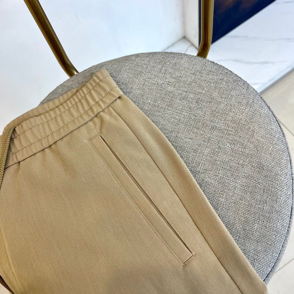 
意大利kiton-2025春夏新款男士天丝棉麻休闲裤。独家专供进口原版天丝棉麻面料，透气柔软透气很强，