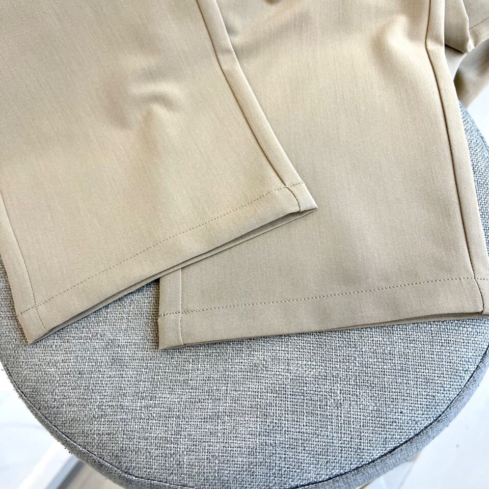 
意大利kiton-2025春夏新款男士天丝棉麻休闲裤。独家专供进口原版天丝棉麻面料，透气柔软透气很强，