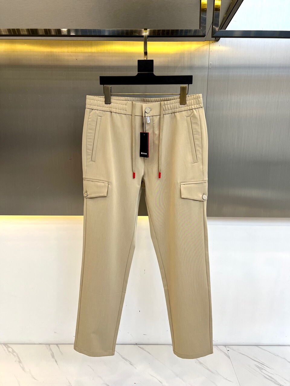 
意大利kiton-2025春夏新款男士天丝棉麻休闲裤。独家专供进口原版天丝棉麻面料，透气柔软透气很强，