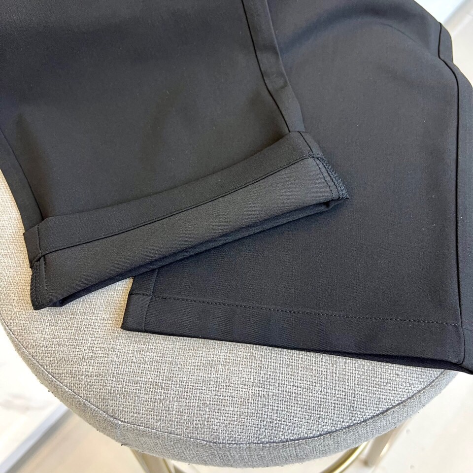 
意大利kiton-2025春夏新款男士天丝棉麻休闲裤。独家专供进口原版天丝棉麻面料，透气柔软透气很强，