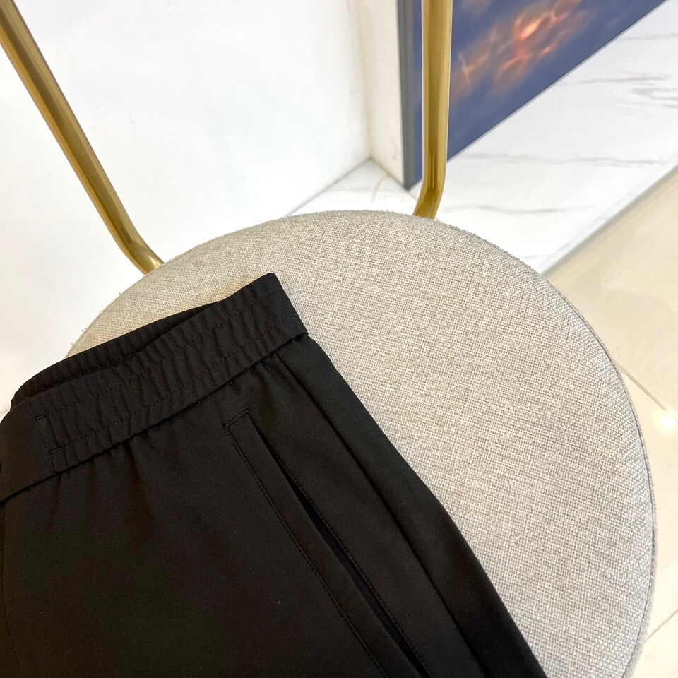 
意大利kiton-2025春夏新款男士天丝棉麻休闲裤。独家专供进口原版天丝棉麻面料，透气柔软透气很强，