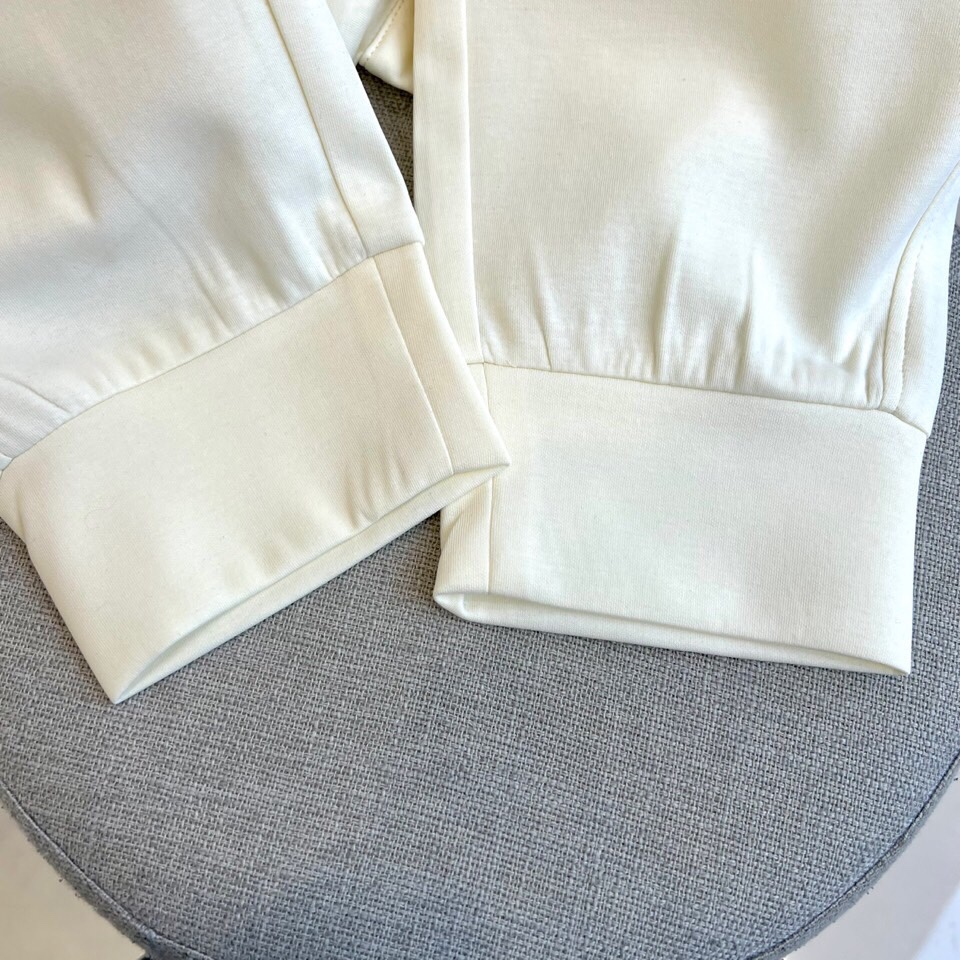 
蒙口、25s春夏新品男士抽绳休闲刺绣运动卫裤，全新发布新款定制，细节一丝不苟，打造出了常青树的百看不腻