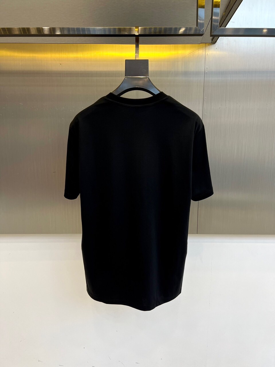 
阿玛尼、2025夏季男士圆领时尚立体字母休闲欧棉短袖T恤，甄选客供进口95%纯棉材质添加5%氨纶混纺制
