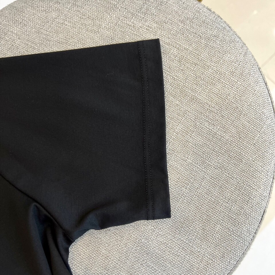 
阿玛尼、2025夏季男士圆领时尚立体字母休闲欧棉短袖T恤，甄选客供进口95%纯棉材质添加5%氨纶混纺制