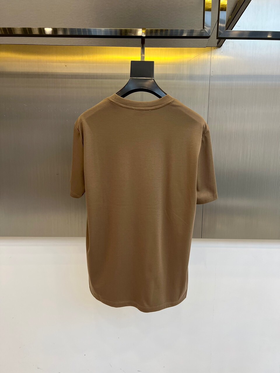 
阿玛尼、2025夏季男士圆领时尚立体字母休闲欧棉短袖T恤，甄选客供进口95%纯棉材质添加5%氨纶混纺制