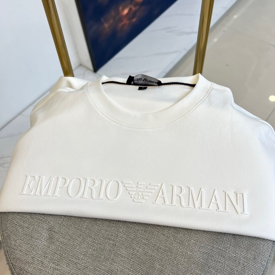 
阿玛尼、2025夏季男士圆领时尚立体字母休闲欧棉短袖T恤，甄选客供进口95%纯棉材质添加5%氨纶混纺制