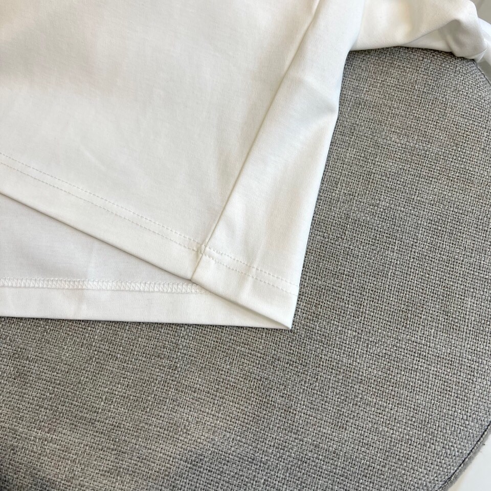 
阿玛尼、2025夏季男士圆领时尚立体字母休闲欧棉短袖T恤，甄选客供进口95%纯棉材质添加5%氨纶混纺制